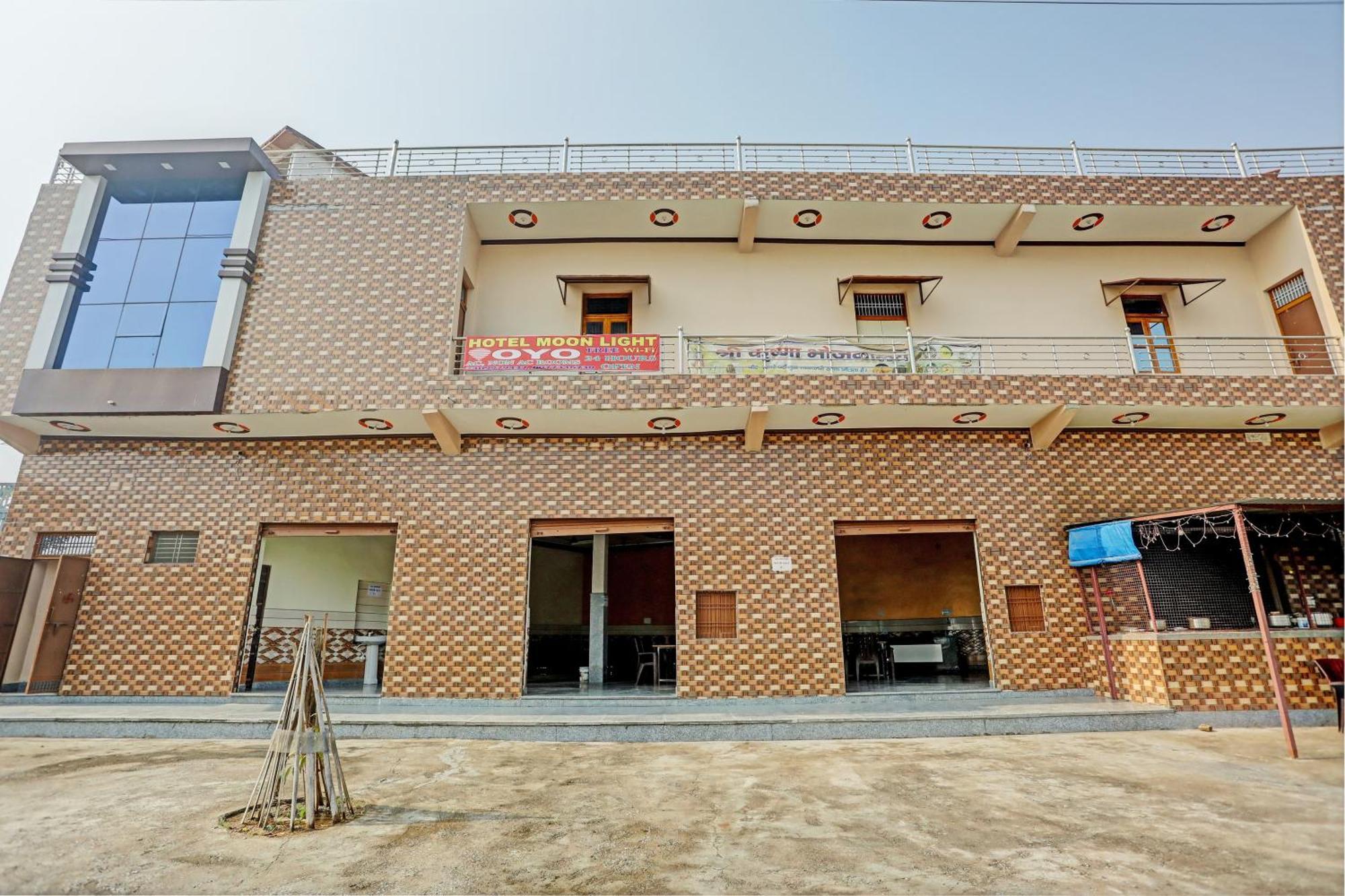 Oyo Moon Light Hotel Etah Exterior photo